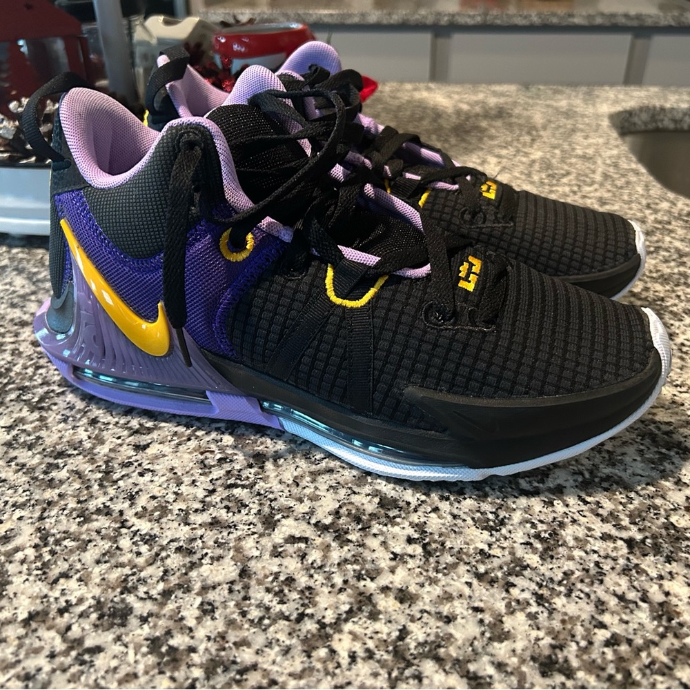 Nike Lebron Witness 7. Purple, Gold, black